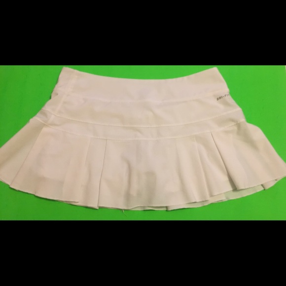 Nike White pleated tennis skirt - Picture 2 of 4